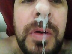 Piccolo stranded teen succhia un enorme cazzo video hot italiani